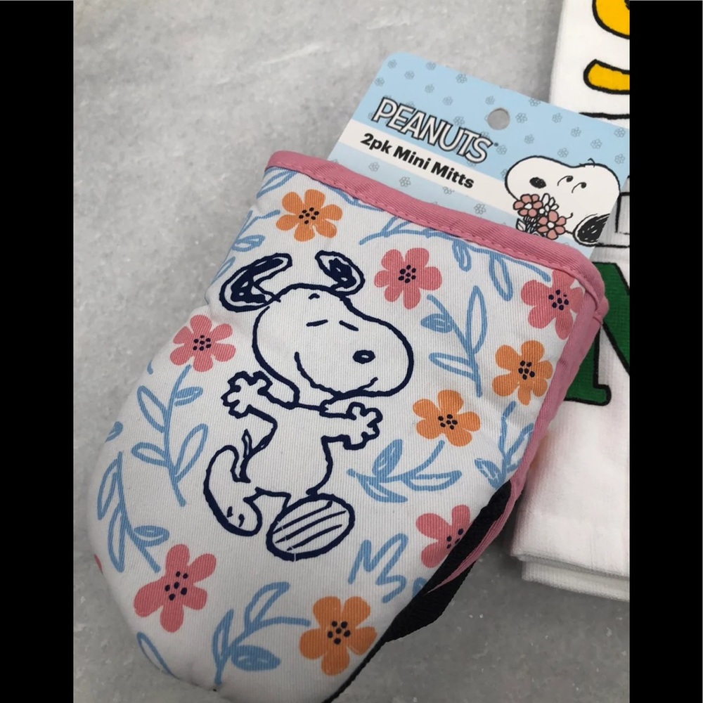 Peanuts Spring Kitchen Set - Picture 3 of 4